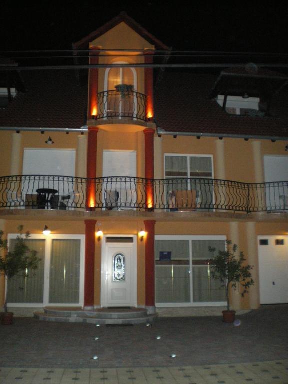 Mediterran-Apartmanok-Harkány Eksteriør bilde