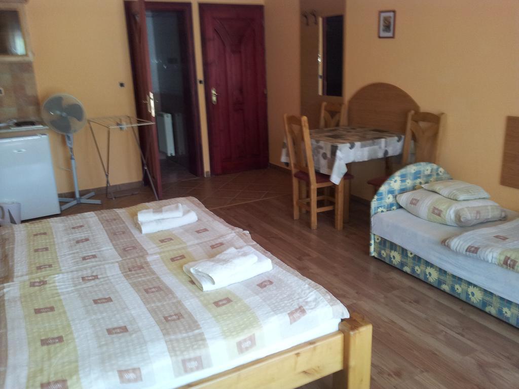 Mediterran-Apartmanok-Harkány Rom bilde
